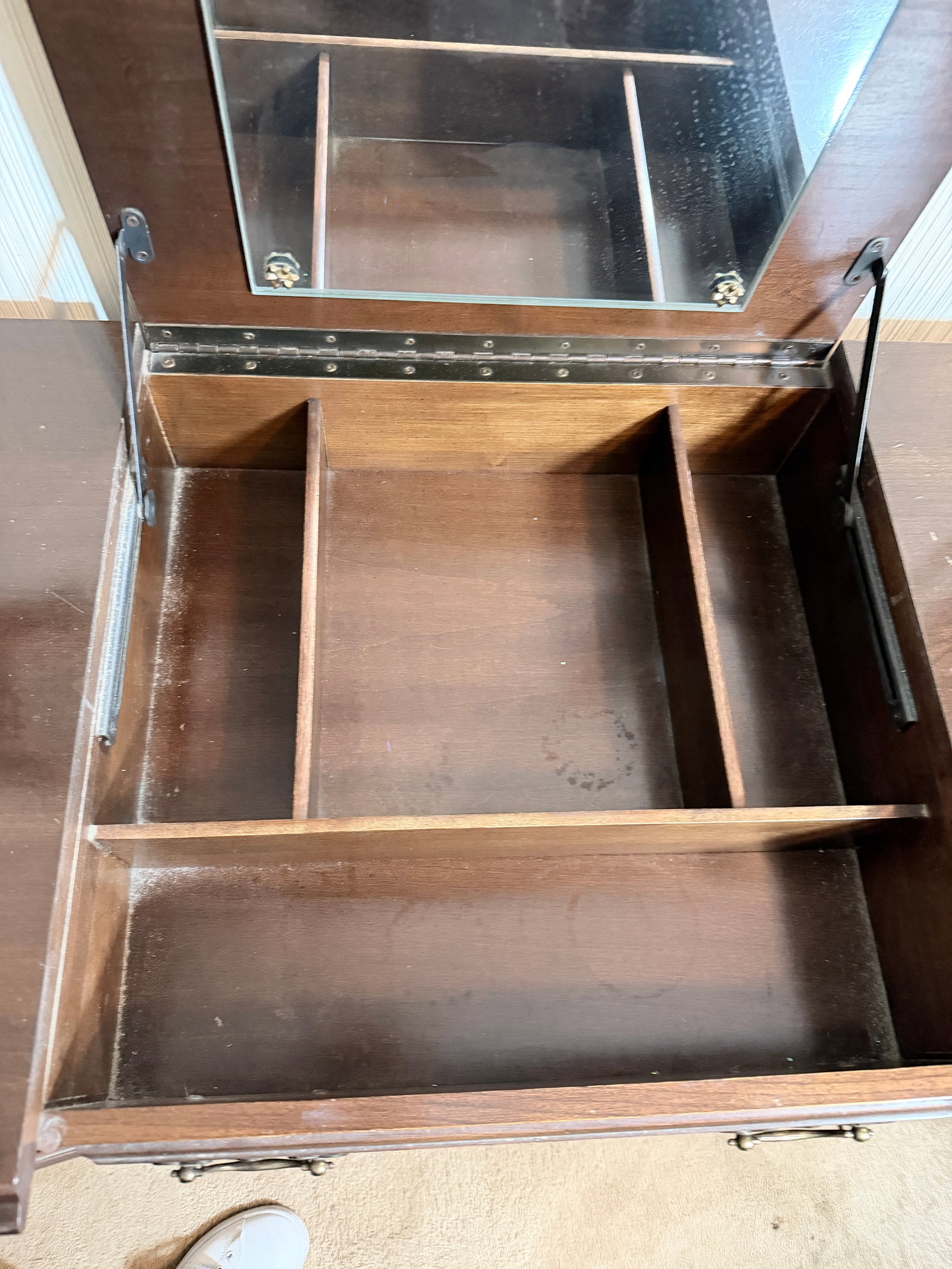 Ethan Allen Vanity and Stool - 9