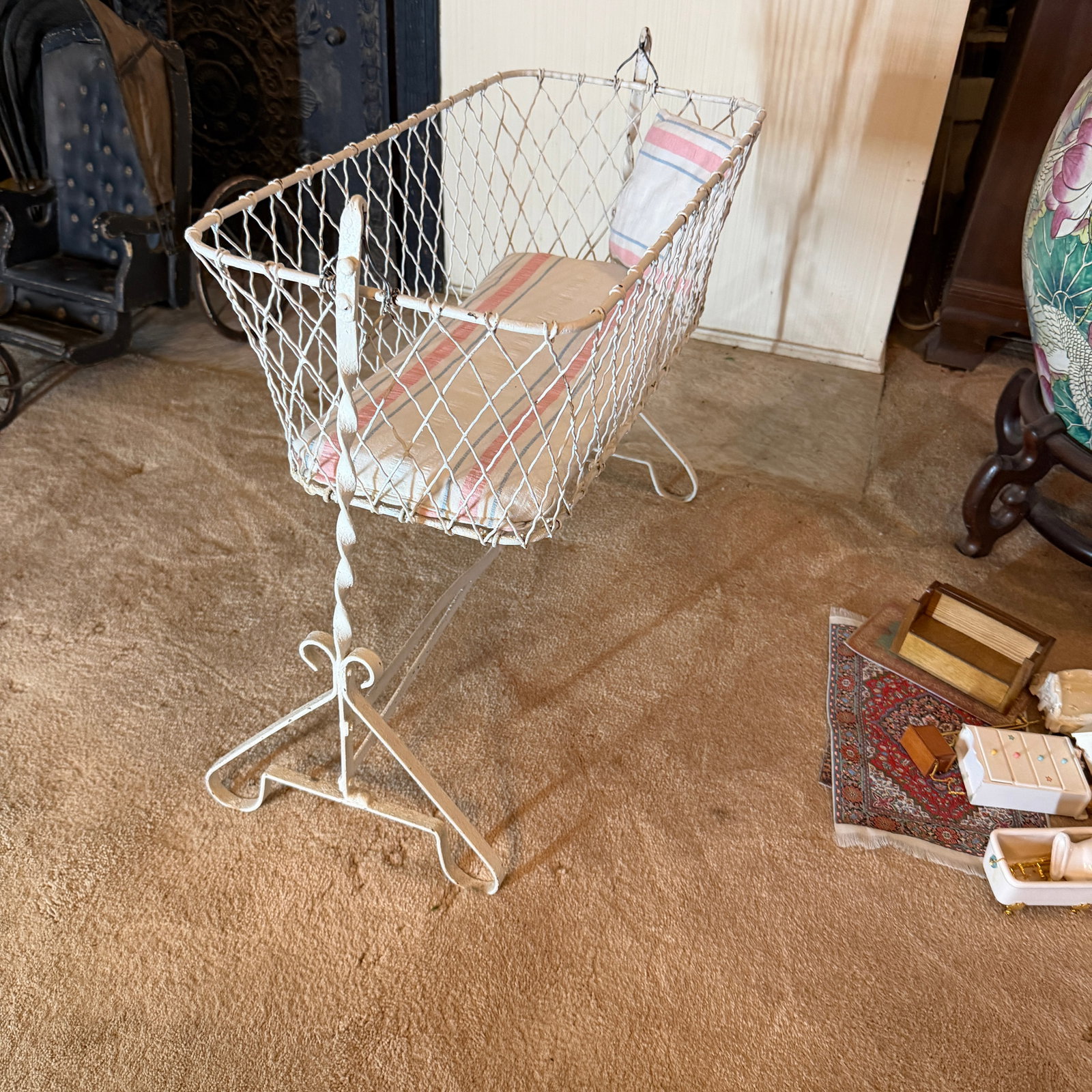 Antique Wire doll Craddle - 6