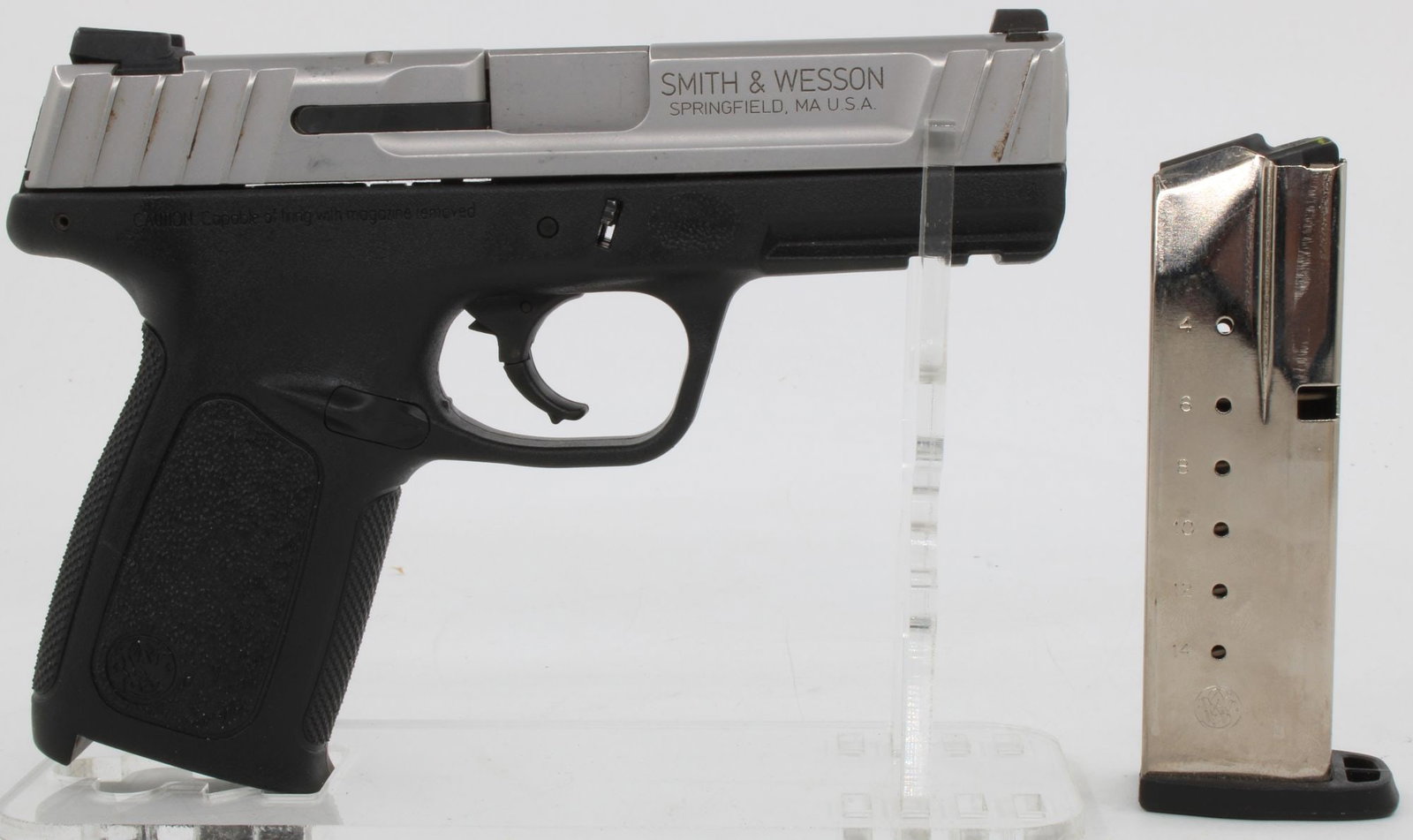 Smith & Wesson SD40 VE .40 S&W Semi-Automatic Pistol w/ Magazine: Smith & Wesson SD40 VE semi-automatic pistol chambered in .40 S&W with polymer frame and stainless steel slide. Features striker-fired action, fixed 3-dot sights, textured grip, accessory rail, and fa