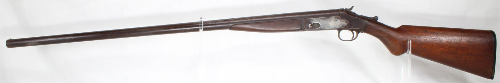 Harrington and Richardson 12 Gauge Top Break Single Shot Shotgun, 32" Barrel, S/N 178334: Harrington and Richardson 12 gauge single shot top break shotgun with 32" barrel. Features top break action for simple loading and unloading characteristic of this classic shotgun design. Harrington a