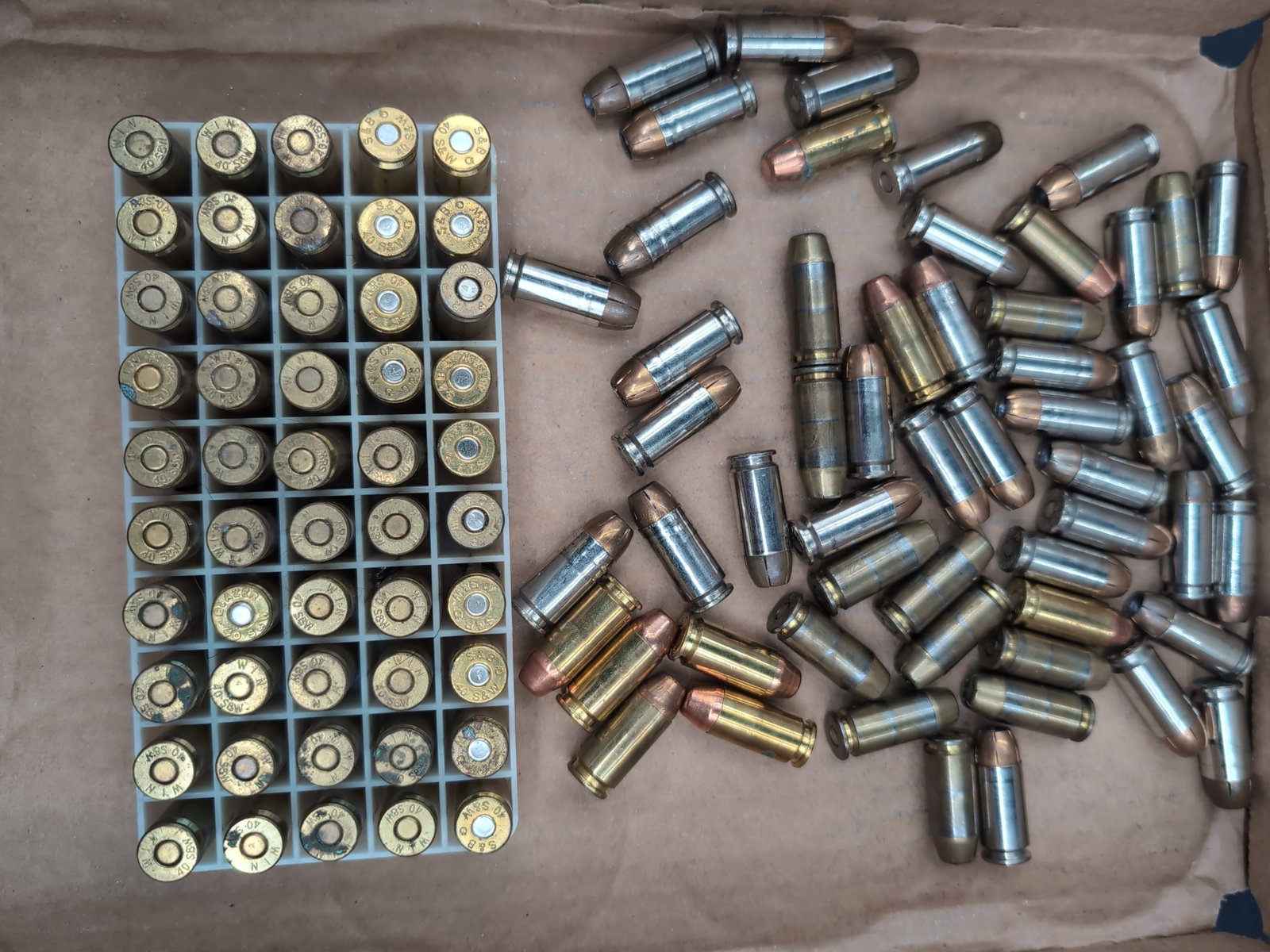 Assorted .40 S&W Ammunition in Plastic Tray (1 of 4)