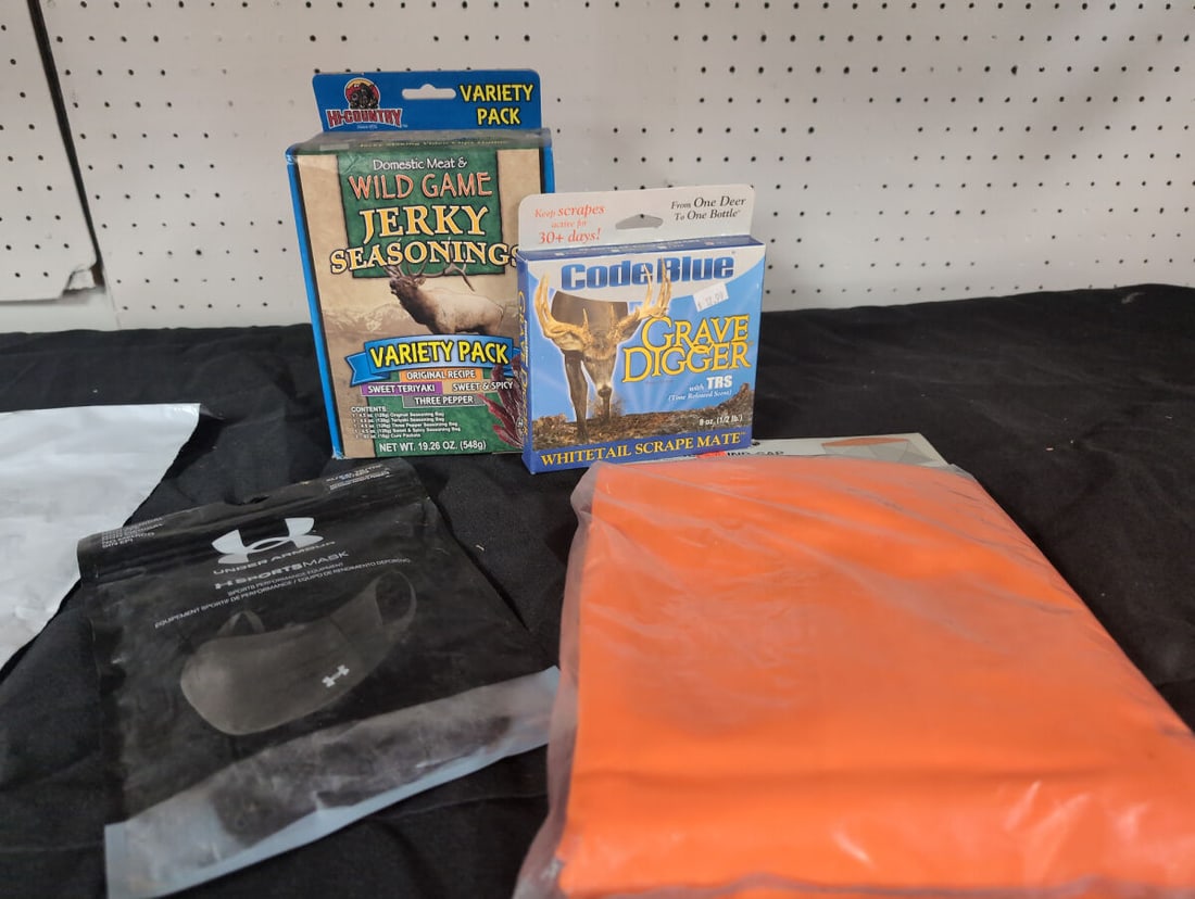 Outdoor Sports and Hunting Accessory Assortment (1 of 4)