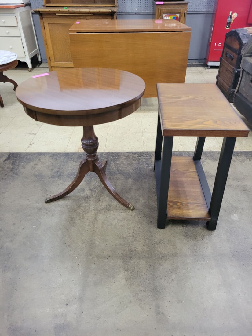 Two-Piece Occasional Table Set (1 of 4)