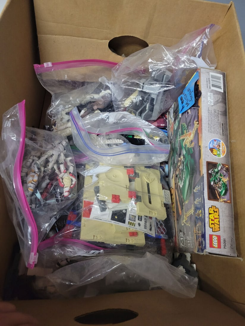 Star Wars LEGO Set 75091 and Assorted Action Figur (1 of 5)