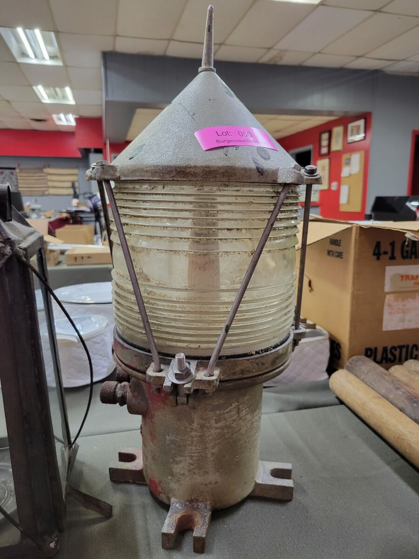 Industrial Fresnel Lens Navigation Beacon Light (1 of 2)