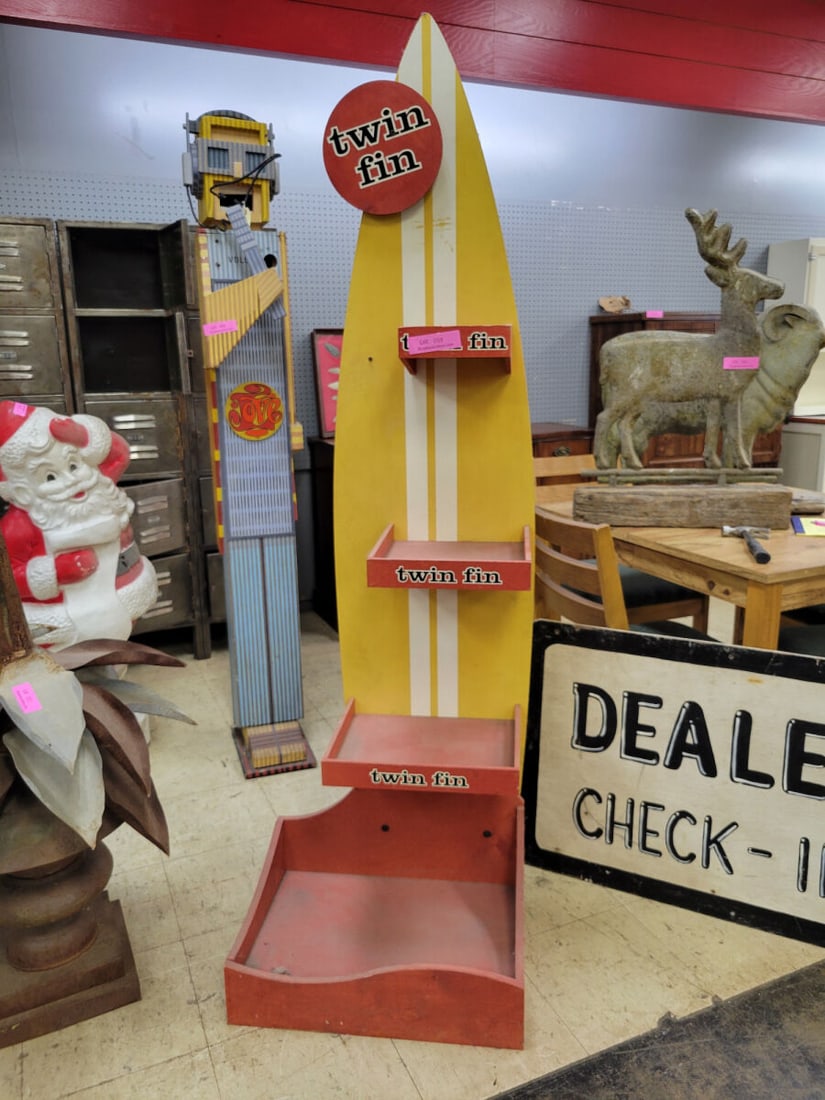 Twin Fin Surfboard Style Retail Display Stand (1 of 2)