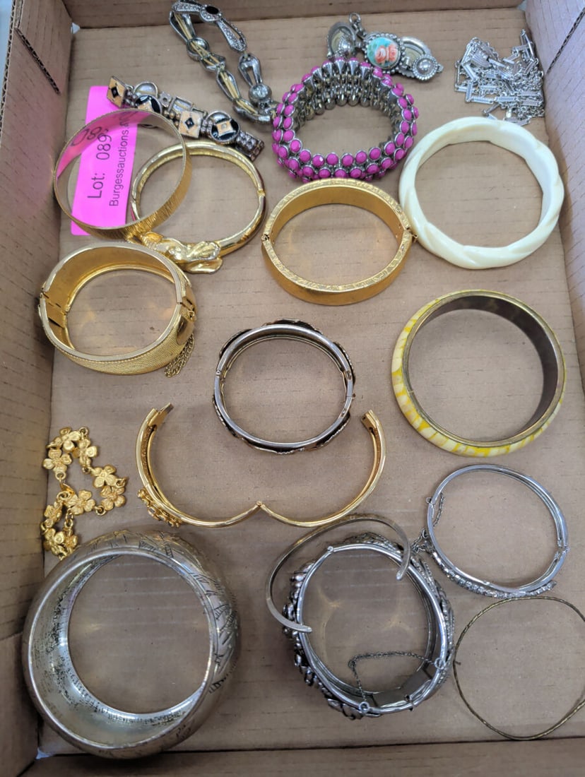 Assorted Costume Jewelry Bracelet Collection (1 of 4)
