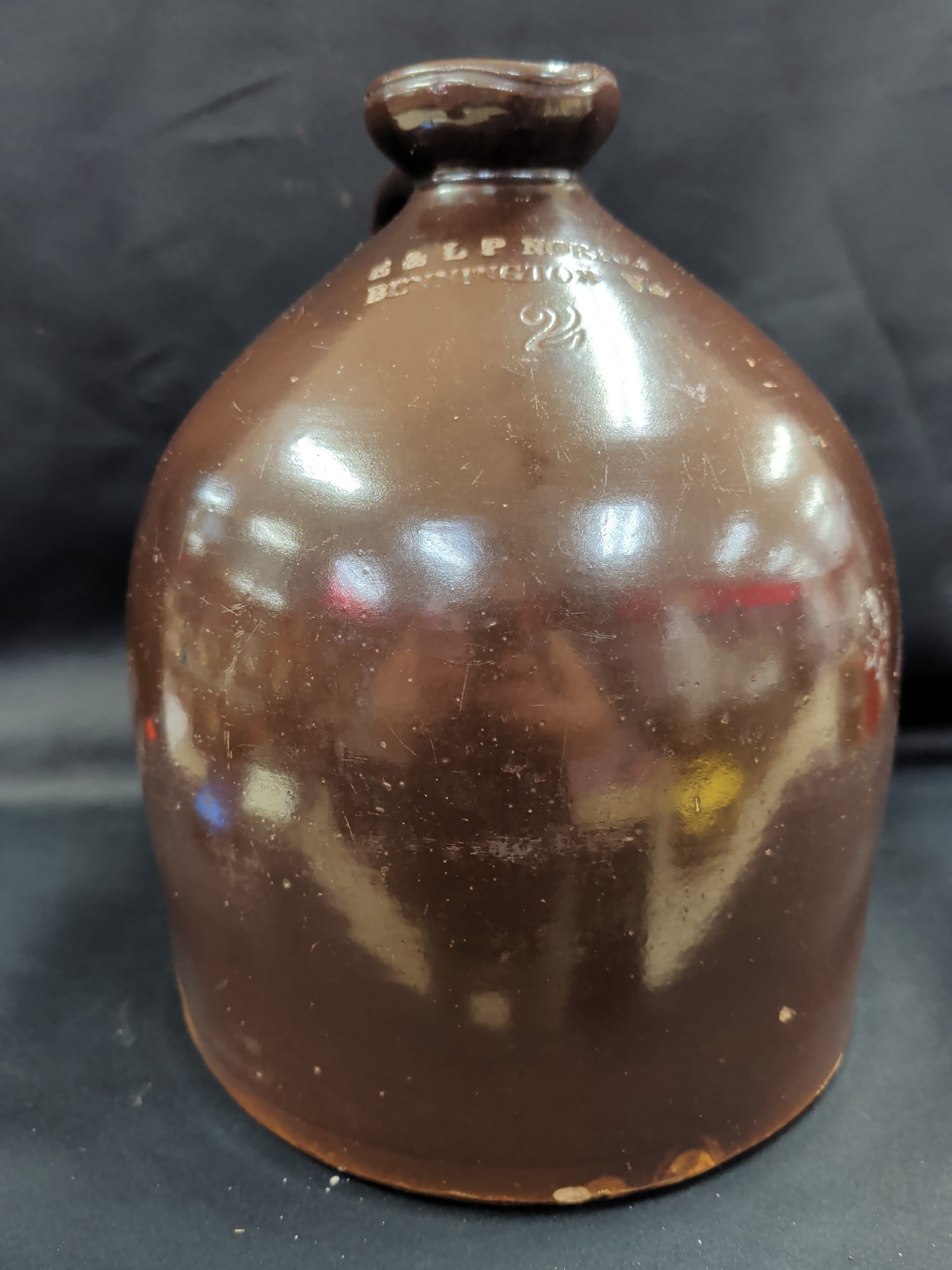 E. & L.P. Norton Bennington, Vermont No. 2 Albany: Antique E. & L.P. Norton stoneware jug from Bennington, Vermont, impressed with the maker's mark and No. 2 capacity designation. This example features a rich dark Albany slip glaze over the entire bod