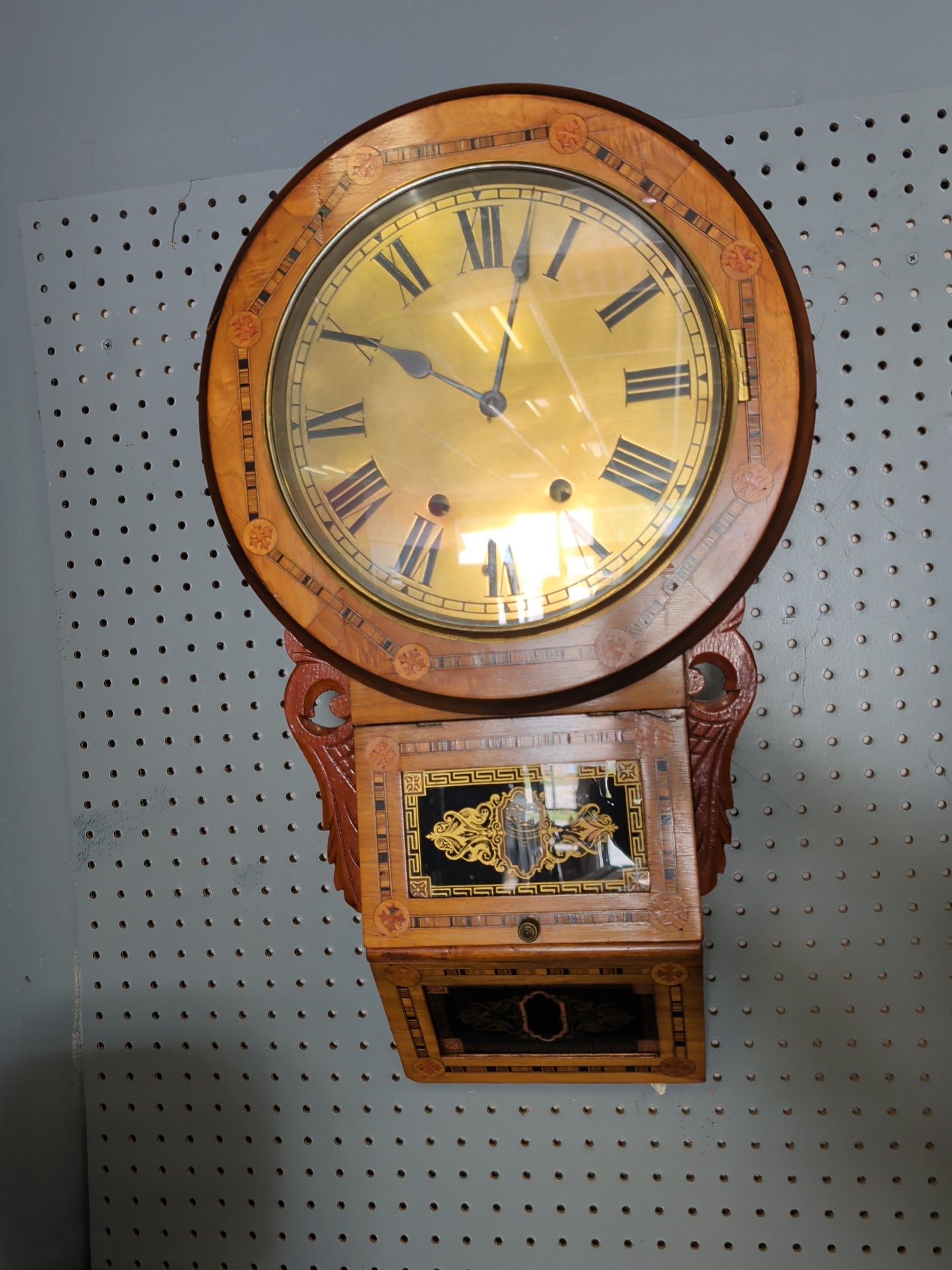 Jerome & Co. "Superior" 8-Day Anglo-American Shelf: Fine antique Jerome & Co. "Superior" Anglo-American shelf clock featuring an attractive inlaid marquetry walnut case, brass-tone Roman numeral dial, reverse-painted lower tablet, and original pendulum