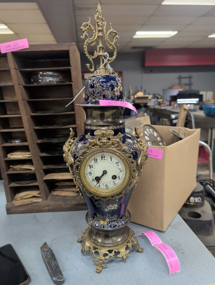 French Cobalt Blue Porcelain & Brass Ormolu Urn Ma: Elegant French mantel clock modeled as a cobalt blue porcelain urn richly decorated with hand-painted floral sprays and elaborate gilt scrollwork. The porcelain body is mounted in an ornate brass