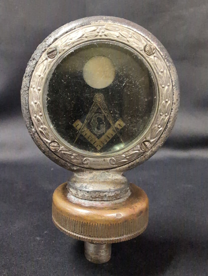 Boyce Moto Meter Radiator Cap Temperature Gauge with Masonic Emblem (1 of 4)