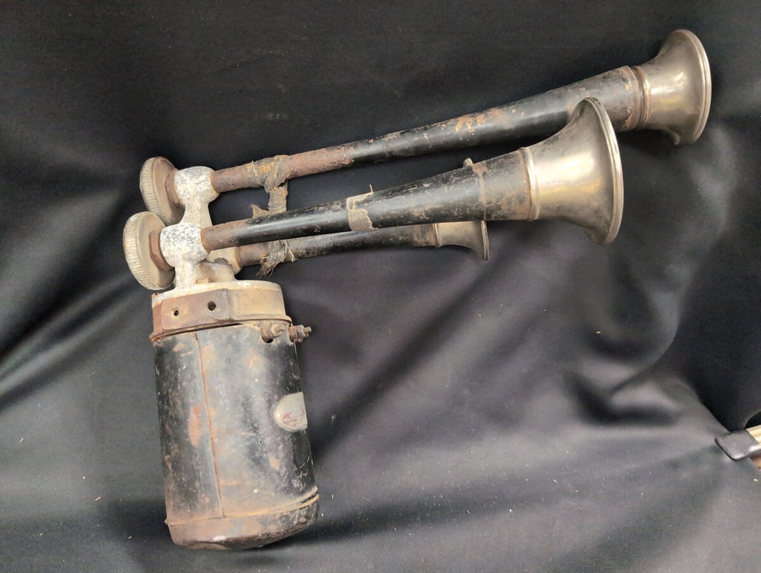 Sparton Chime-Bugle Motorized Multi-Horn Assembly, The Sparks-Withington Co. (1 of 7)