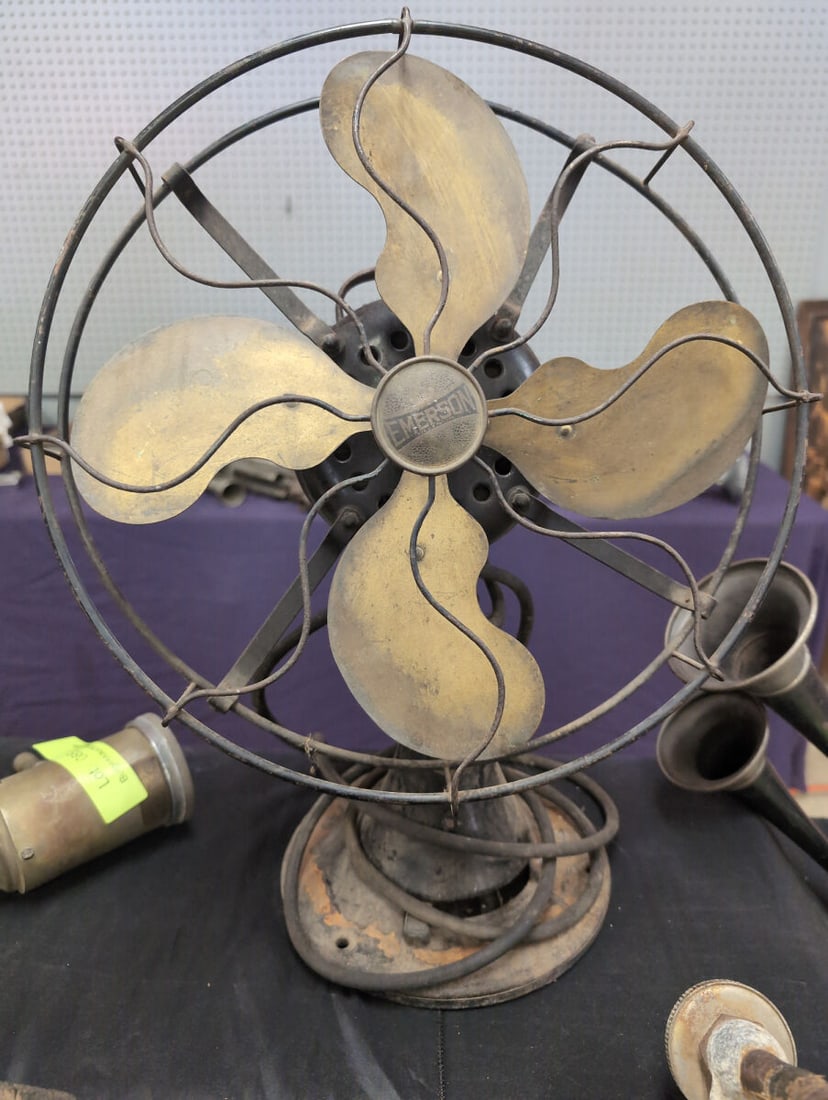 Emerson Electric Mfg. Co. Type 29646 Desk Fan with Brass Blades: Emerson Electric Mfg. Co. desk fan, Type 29646, featuring a four-blade brass propeller, protective metal cage, and weighted cast iron base. The motor housing includes an attached manufacturer tag