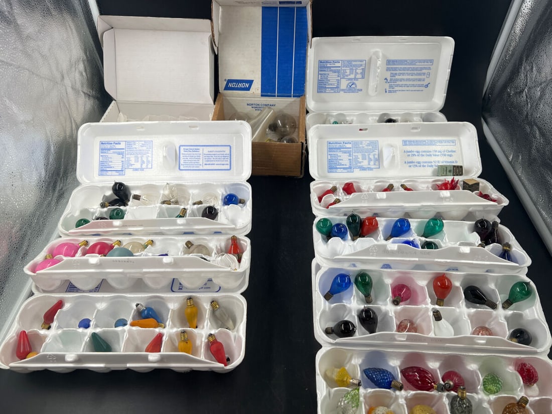 Large Assortment of Vintage Colored and Specialty Light Bulbs in Cartons (1 of 11)