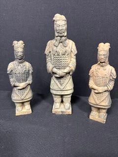Vintage Terracotta Chinese Qin Dynasty Warriors: 3pc Vintage Very Collectible Qin Shi Huang Chinese Warriors. These terracotta statues are from the Qin Dynasty. These Warriors represent guardian or protector and used in feng shui. These are vintage