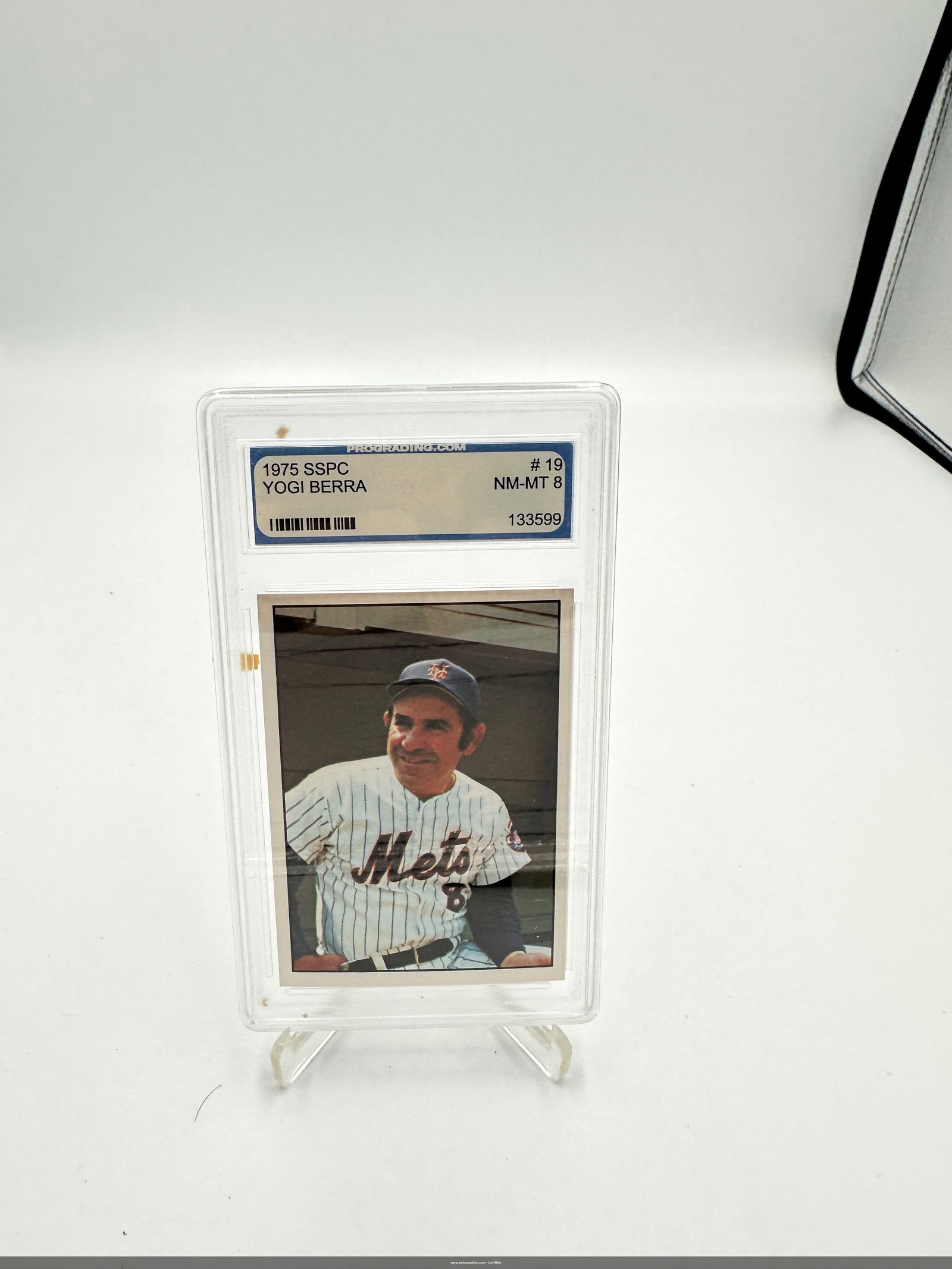1975 Yogi Berra Baseball Card #19 NM-MT 8 (1 of 1)
