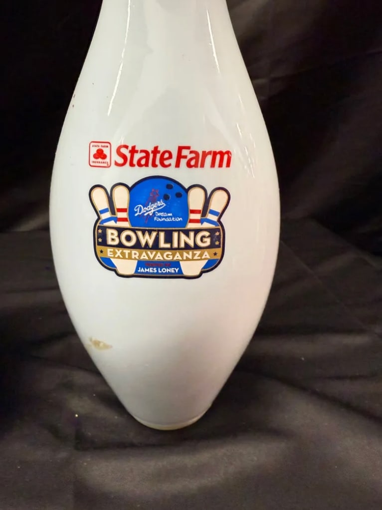 2010 LA Dodgers & State Farm DDF Bowling Pin: 2010 LA Dodgers and State Farm DDF Bowling Extravaganza = Matt Kemp and James Loney signed bowling pinThis collectible bowling pin features unique signatures, making it a great item for bowling enthus