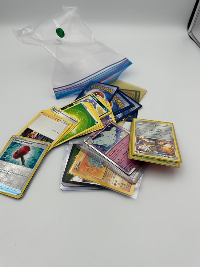Pokemon - large UNSORTED lot of vintage Pokemon Cards - 2