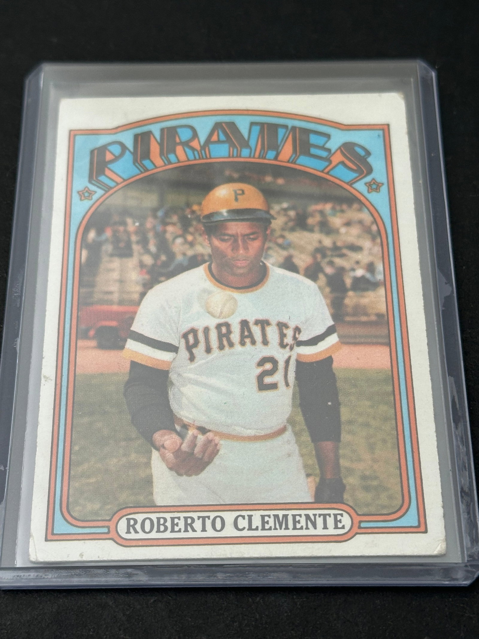1972 Topps baseball card featuring Pittsburgh Pirates legend Roberto Clemente. (1 of 2)