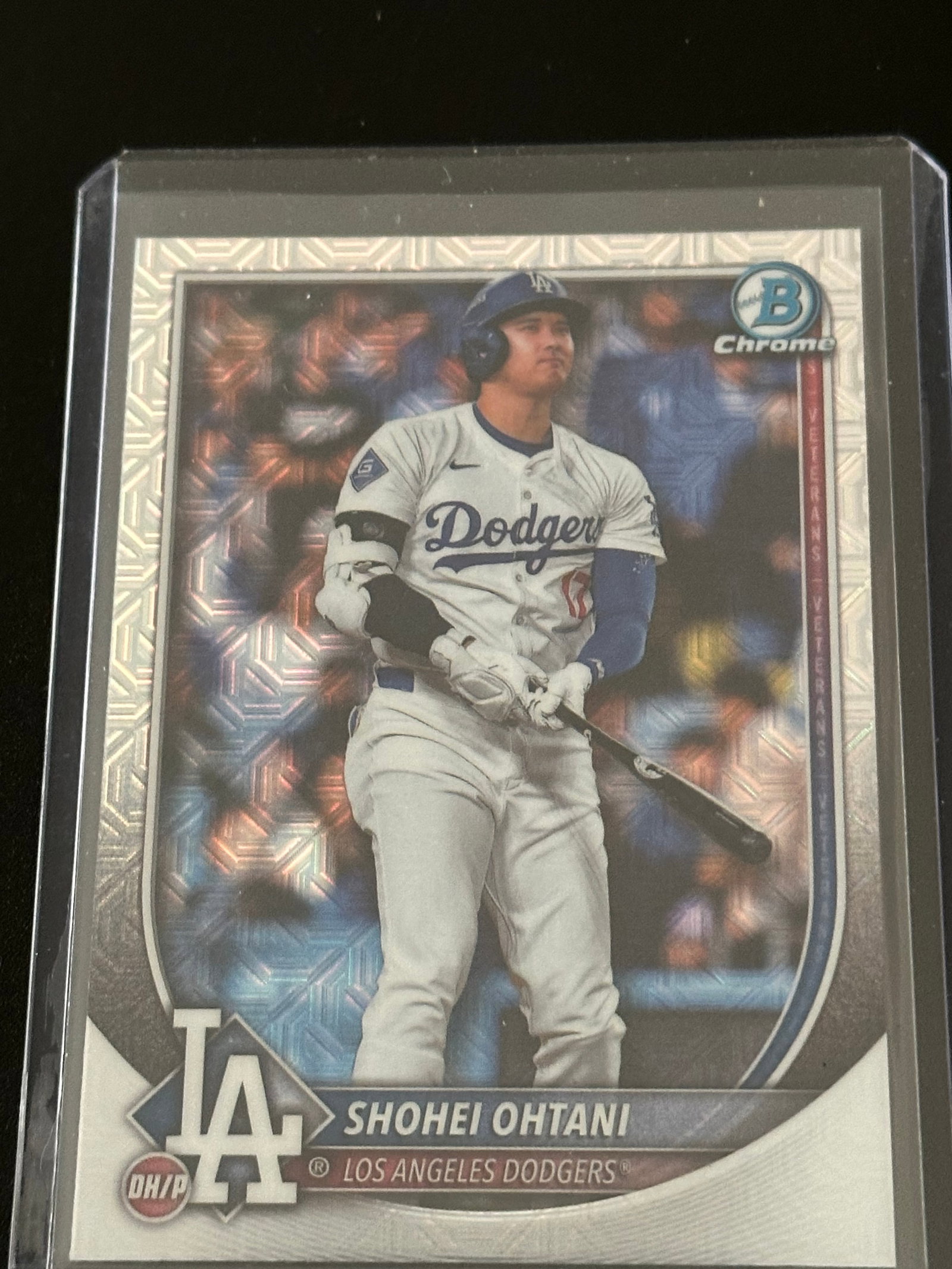 2025 Bowman Chrome Shohei Ohtani #17 Los Angeles Dodgers baseball card featuring a metallic refracto: 2025 Bowman Chrome Shohei Ohtani #17 Los Angeles Dodgers baseball card featuring a metallic refractor finish.Card Details: This card is part of the 2025 Bowman Baseball set and features Shohei Ohtani 