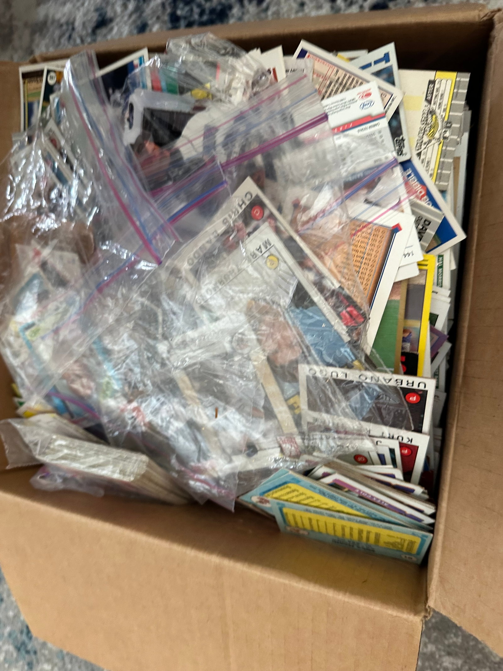 Estate Garage Storage Clean BULK VINTAGE//WAX MLB BASEBALL SPORTS CARDS (1 of 3)