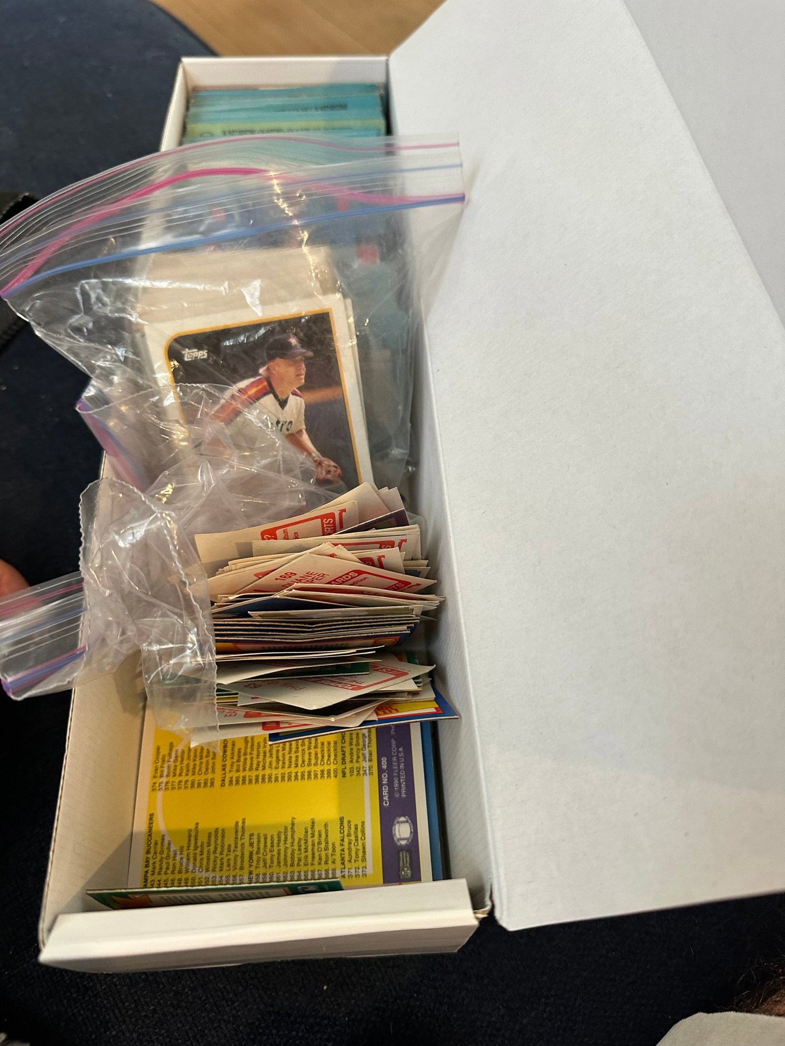 JUST ADDED -UNSORTED - MLB WAX BULK BOX JUST ADDED - MLB BULK WAX - MEDIUM / SMALL (1 of 4)