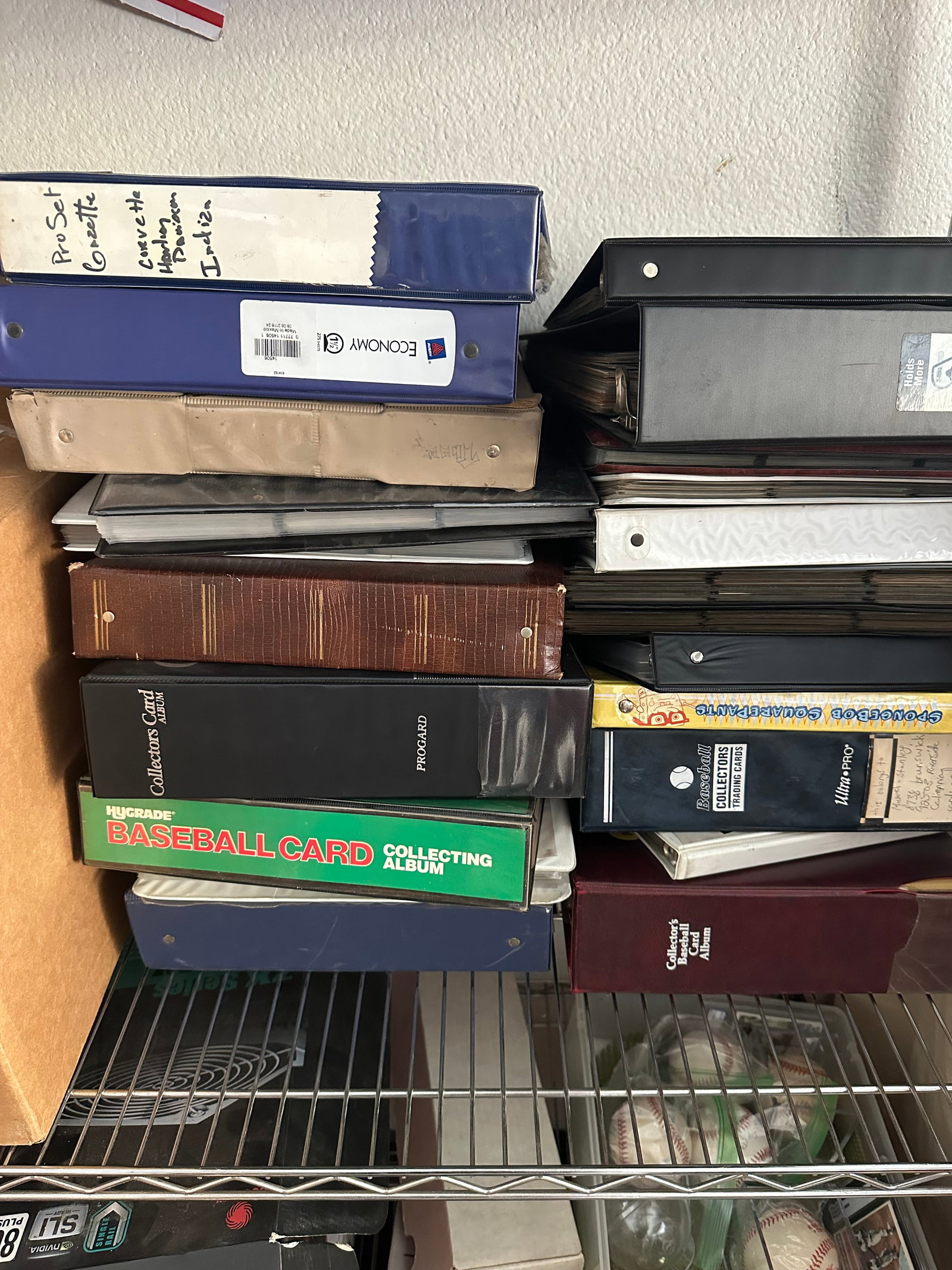 TRADING CARD BINDERS -1 LOT - ALL FOR THE MONEY (1 of 14)