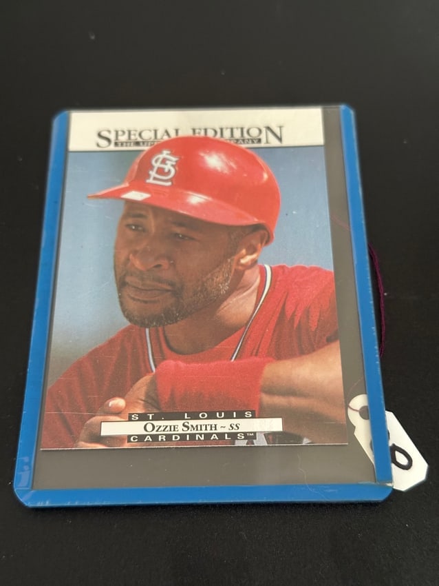 Ozzie Smith Card: 1995 upper deck special edition #225 ozzie smith baseball card featuring the cardinals shortstop in a red helmet. This specific card is identified as the special edition version from the 1995 upper de