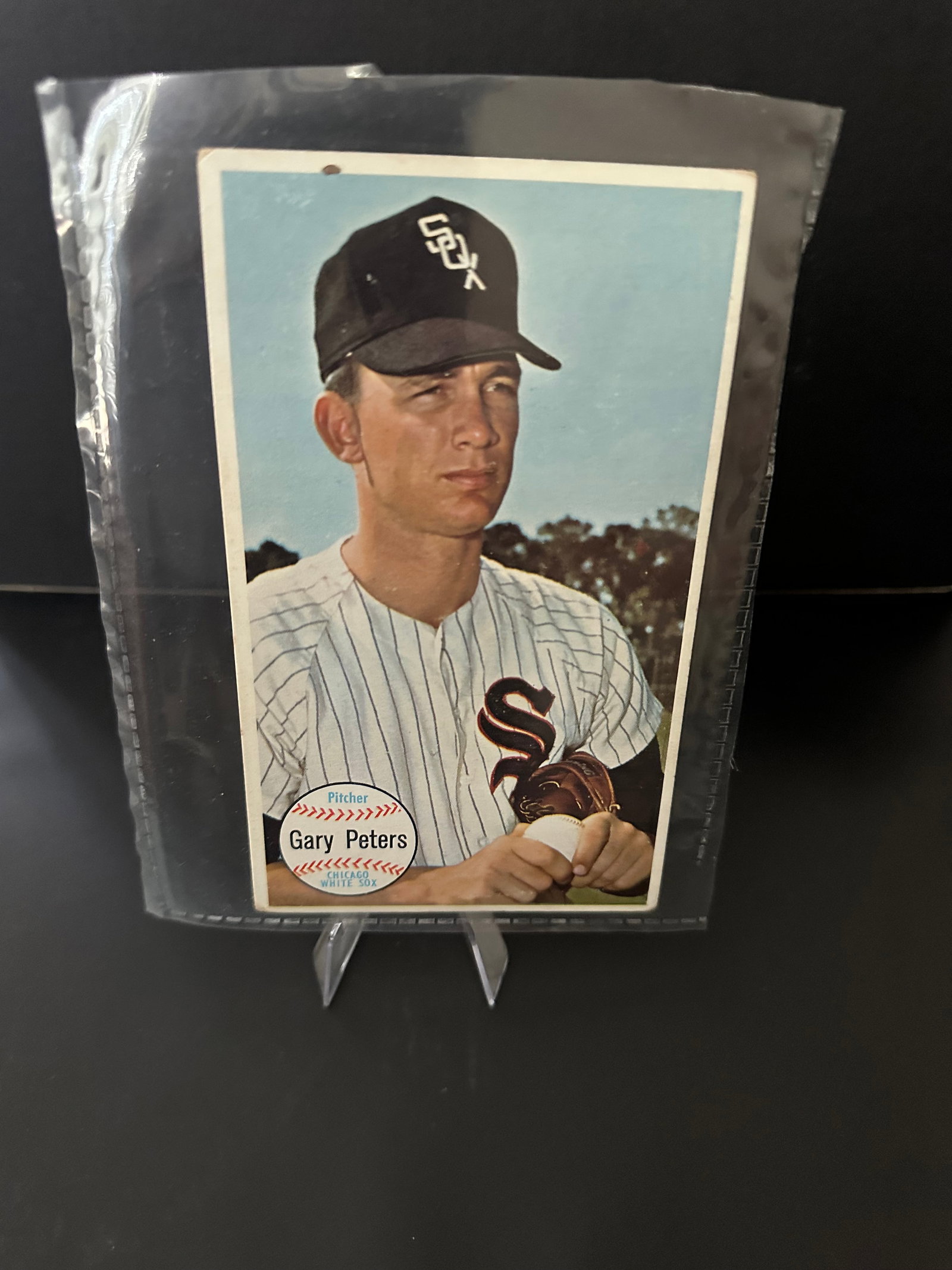 1964 Topps Giants Gary Peters Baseball Card: 1964 topps baseball card featuring gary peters, a pitcher for the chicago white sox. The card showcases a color image of peters in a white sox uniform with the team logo on his cap. It includes his