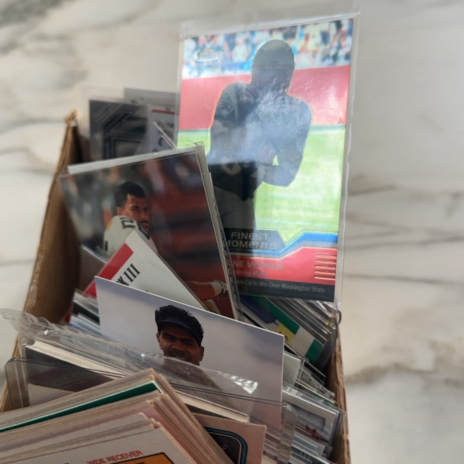 Assorted Vintage and Mondern Football Trading Card Collection - 2
