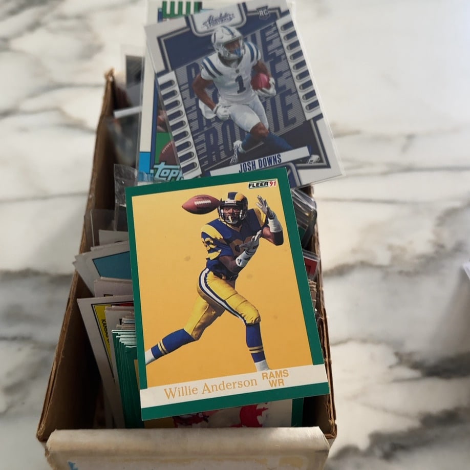 Assorted Vintage and Mondern Football Trading Card Collection - 3