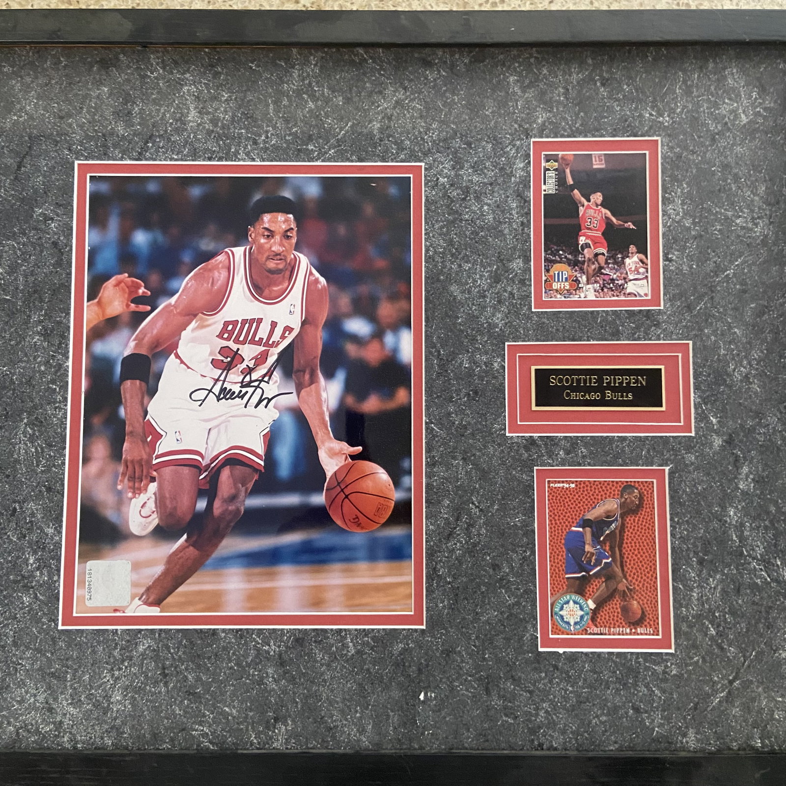 Scottie Pippen Signed Photo with Trading Cards (1 of 2)