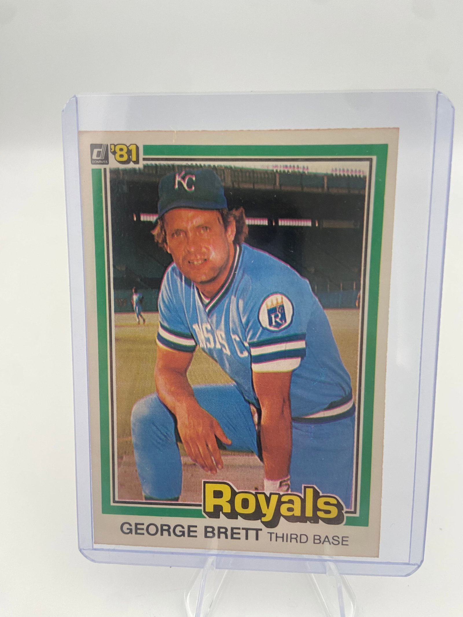 1981 Donruss George Brett Kansas City Royals Baseball Card: This is a 1981 Donruss baseball card featuring Hall of Famer George Brett of the Kansas City Royals. The card is preserved in a rigid plastic toploader.