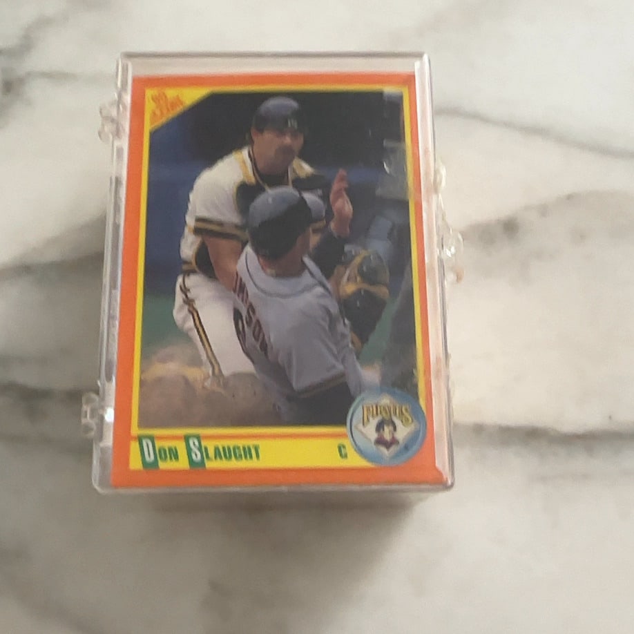 MLB IN plastic Case - Small Sets - Sports Trading Cards (1 of 2)