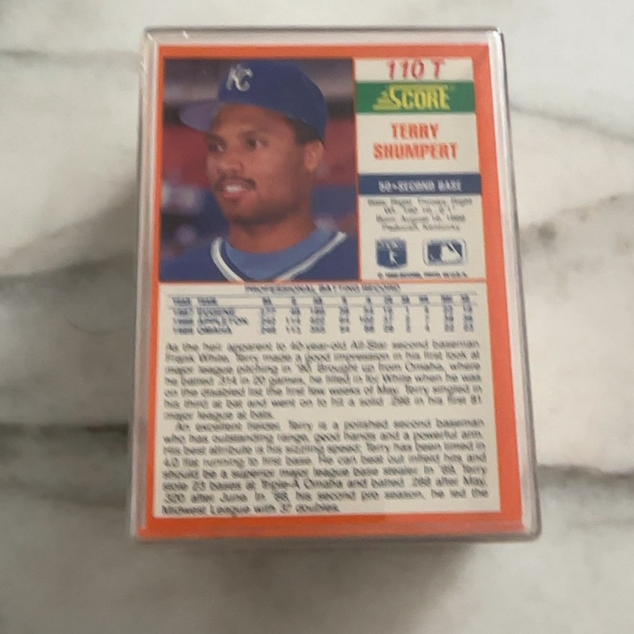 MLB IN plastic Case - Small Sets - Sports Trading Cards - 2