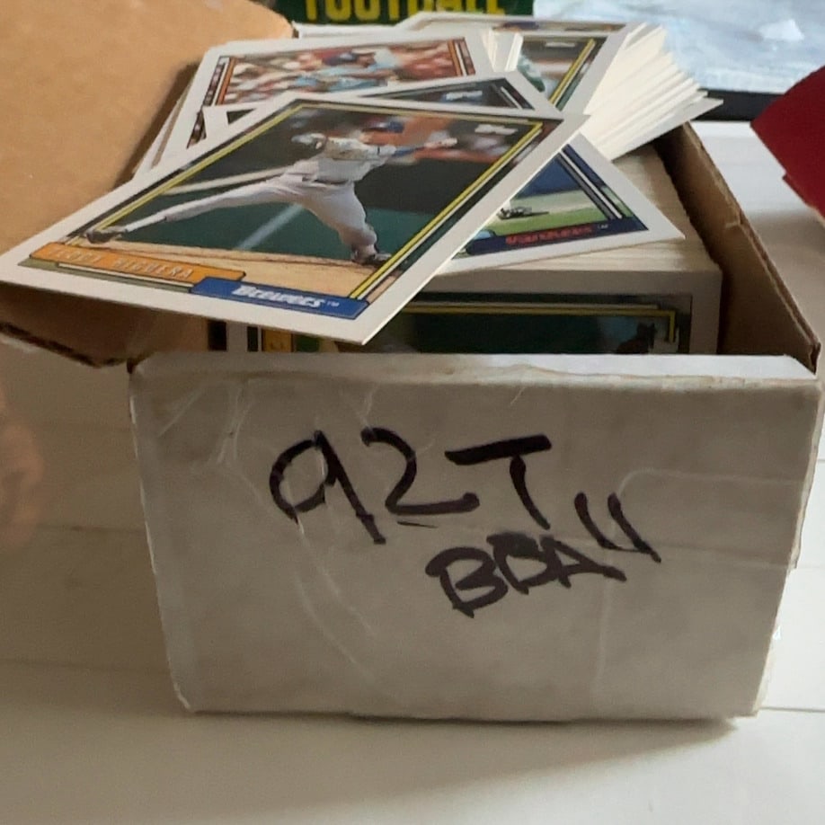 Small Sets -1992 Topps Sports Trading Cards: Unsorted small sets - 1992 Topps Box - Unsorted, Unchecked but cards seem to be random