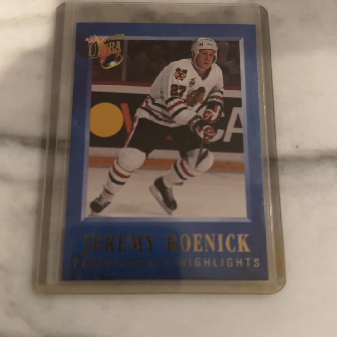 1992-93 Fleer Ultra Jeremy Roenick Performance Highlights: This is a 1992-93 Fleer Ultra hockey card featuring Chicago Blackhawks star Jeremy Roenick. The card is part of the 'Performance Highlights' insert set from the 1992-93 season. It comes encased in a p