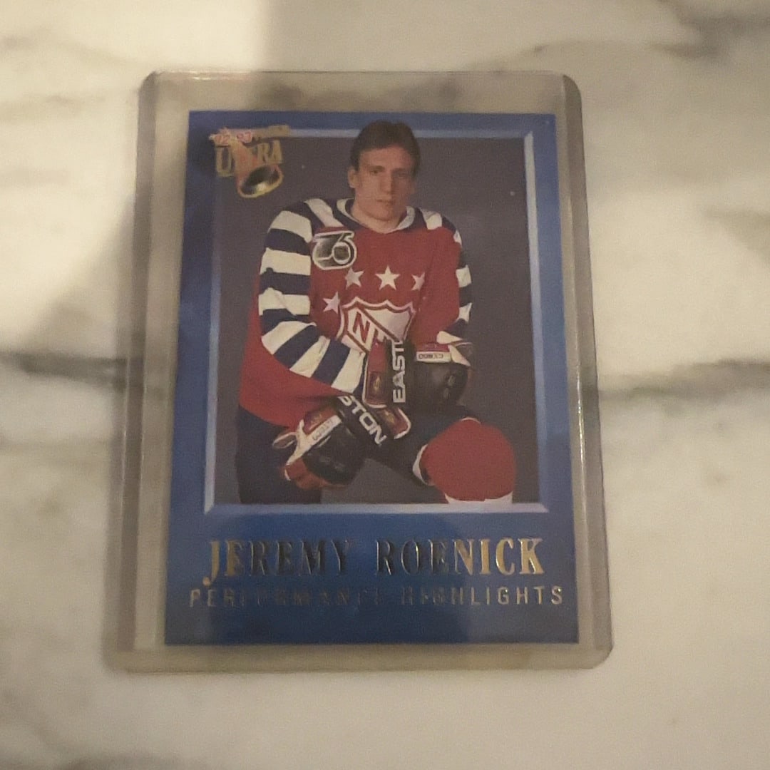 1992-93 Fleer Ultra Jeremy Roenick Performance Highlights: This is a 1992-93 Fleer Ultra hockey trading card featuring Jeremy Roenick. The card is a Performance Highlights insert from the popular early 90s hockey set, encased in a protective plastic top loade