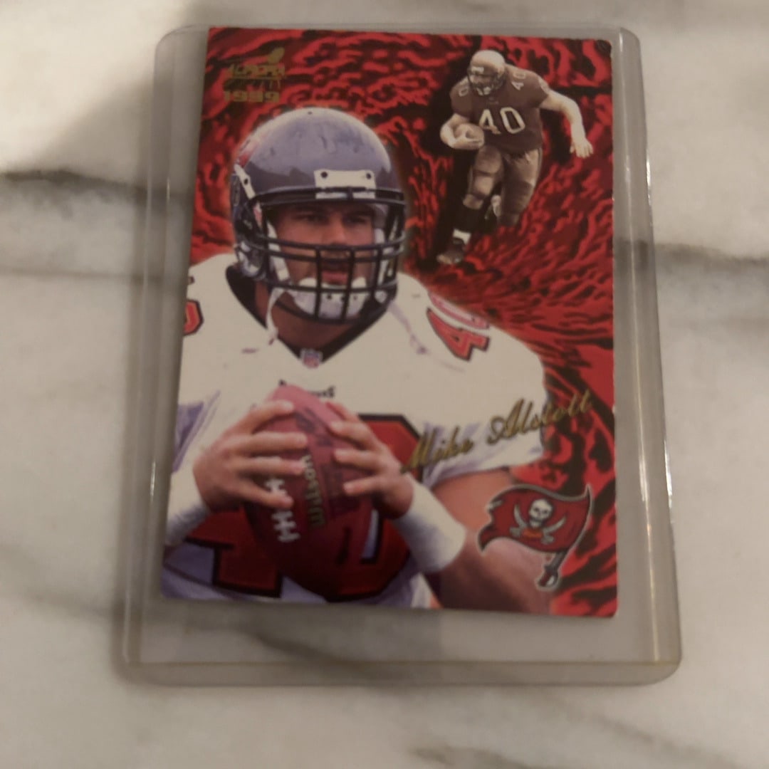 1999 Pacific Aurora Mike Alstott #137: This is a 1999 Pacific Aurora football trading card featuring Tampa Bay Buccaneers running back Mike Alstott. The card features career statistics on the back and is enclosed in a protective plastic