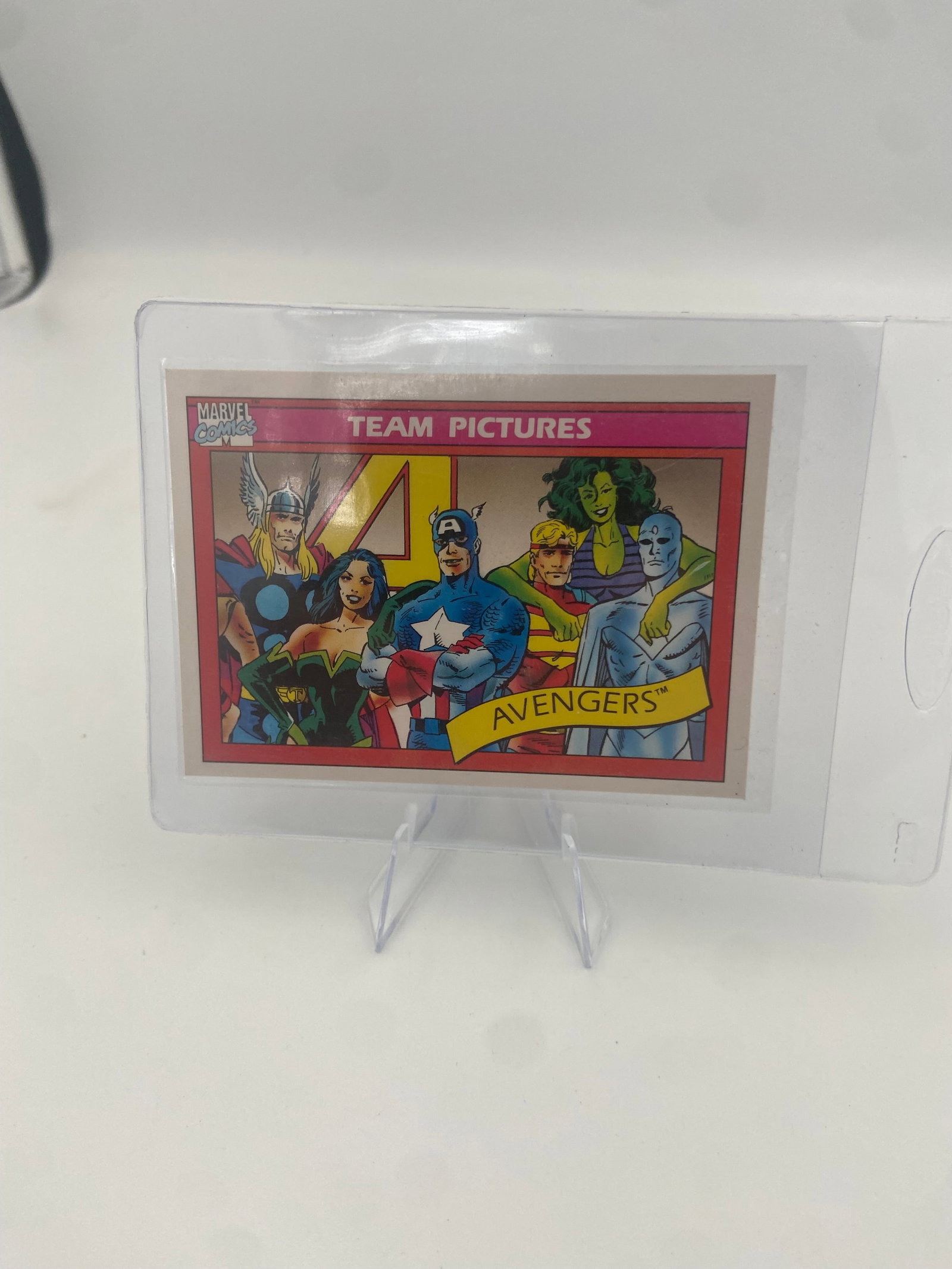 1990 Marvel Universe Avengers Team Pictures Card (1 of 2)