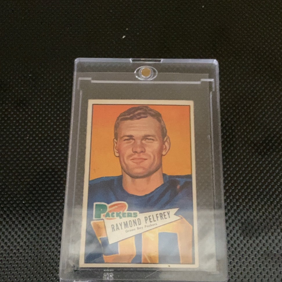 1954 Bowman Football Card - Ray Pelfrey - Green Bay Packers: This is a 1954 Bowman football trading card featuring Ray Pelfrey of the Green Bay Packers. The vintage card is encased in a protective magnetic hard plastic holder, showing a portrait of the player