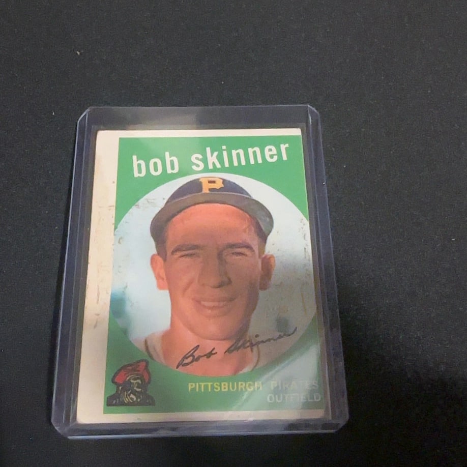 1959 VintageTopps Bob Skinner Pittsburgh Pirates Baseball Card: This is a 1959 Vintage Topps baseball card featuring Bob Skinner of the Pittsburgh Pirates. The card showcases a classic portrait design with a circular frame and appears to be in mid-to-low