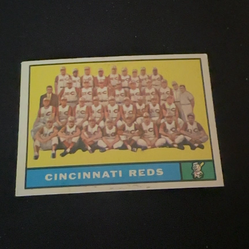 Cincinnati Reds Team Card (1 of 2)