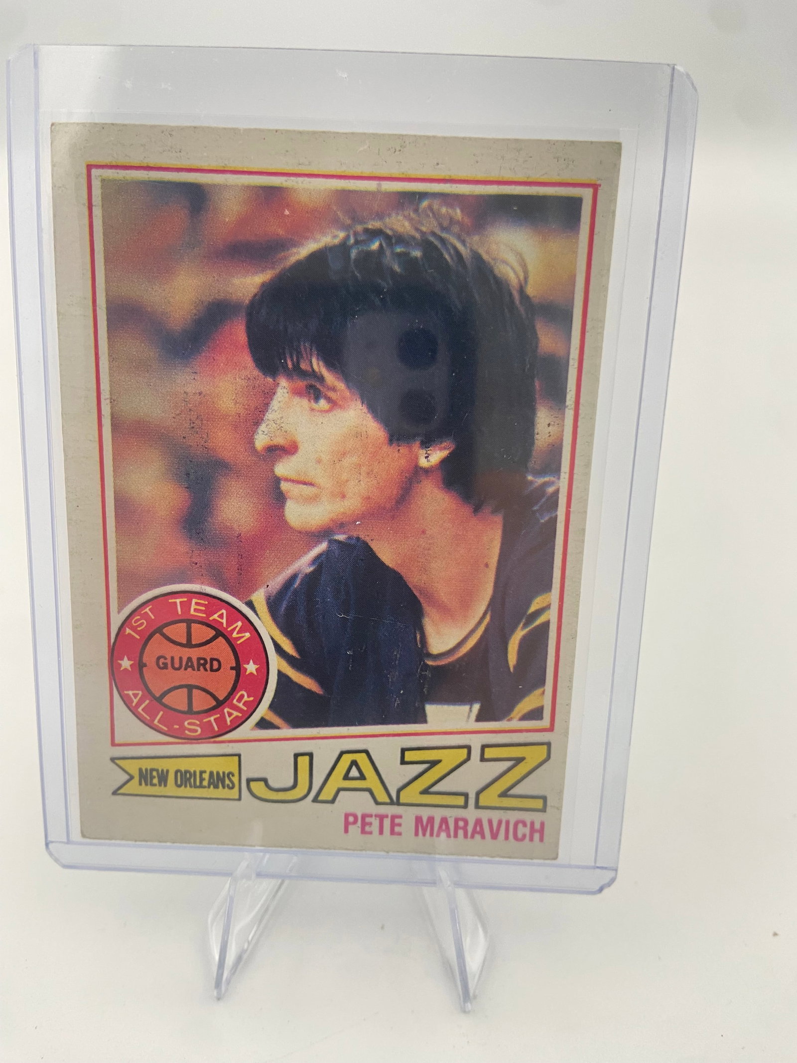 Pete Maravich #20 1977 Topps: This is a vintage trading card featuring Pete Maravich of the New Orleans Jazz. The card highlights his status as a 1st Team All-Star Guard.