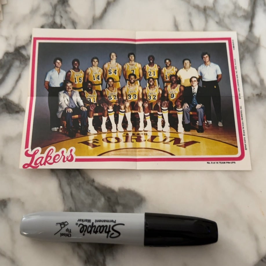 1980 Topps Los Angeles Lakers Team Pin-Up: This is a vintage 1980 Topps Team Pin-Up featuring the Los Angeles Lakers. The item displays the team posing on the court of The Forum and is labeled as No. 8 of 16 in the series.