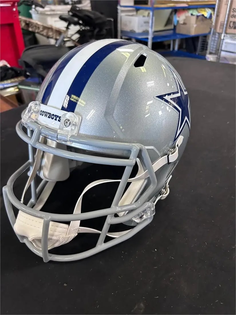 Dallas Cowboys Football Helmet: Based on one of the most popular on-field designs, this collectible Speed Replica football helmet is made specifically for fans of the Dallas Cowboys. At approx. 9.5 in. tall, this replica size