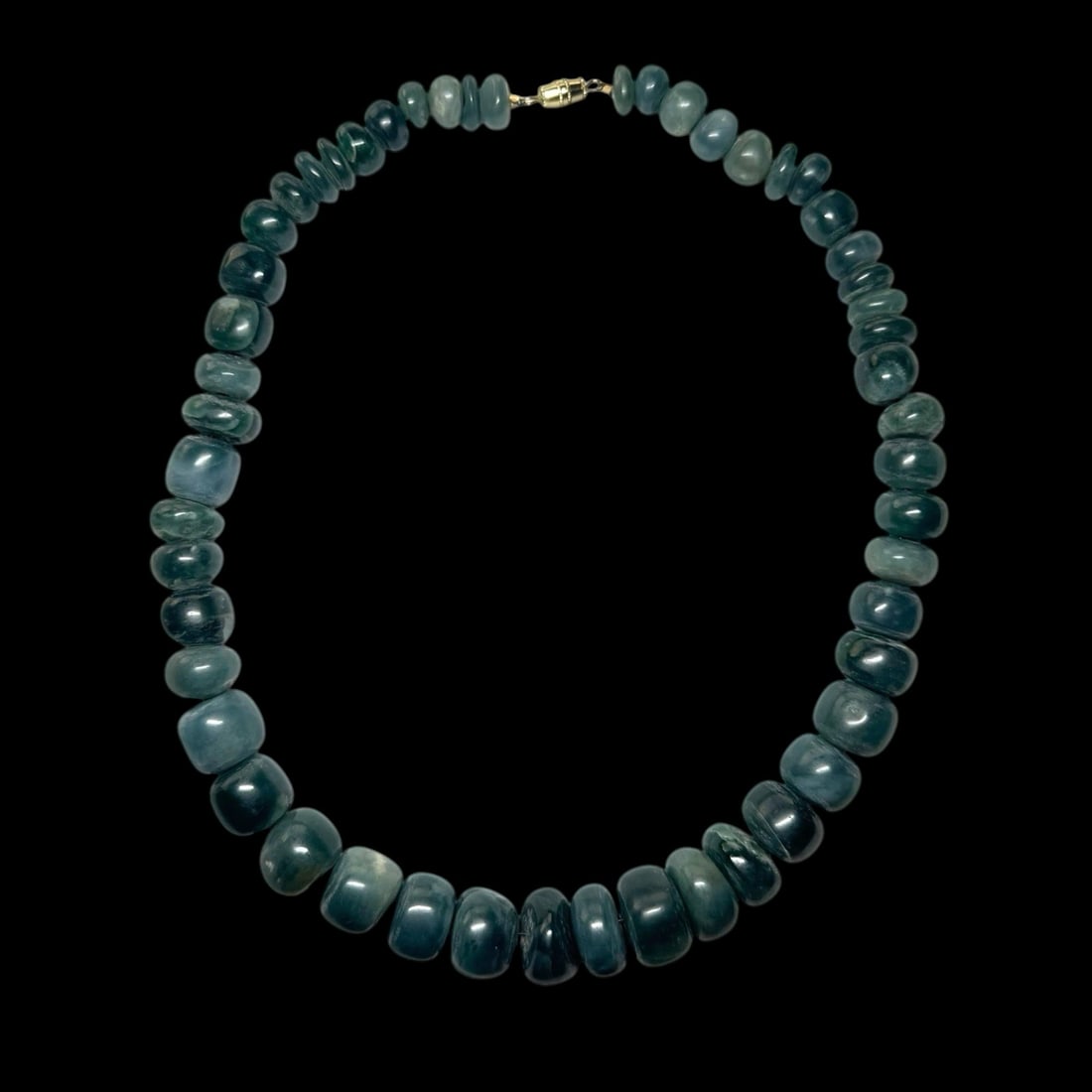 Pre-Columbian Style Maya Guatemalan Jadeite Necklace | Frida Kahlo–Type Design: Pre-Columbian Style Maya Guatemalan Jadeite Necklace – Frida Kahlo–Type Design A striking necklace inspired by ancient Mesoamerican adornment traditions and the iconic indigenous aesthetic popular