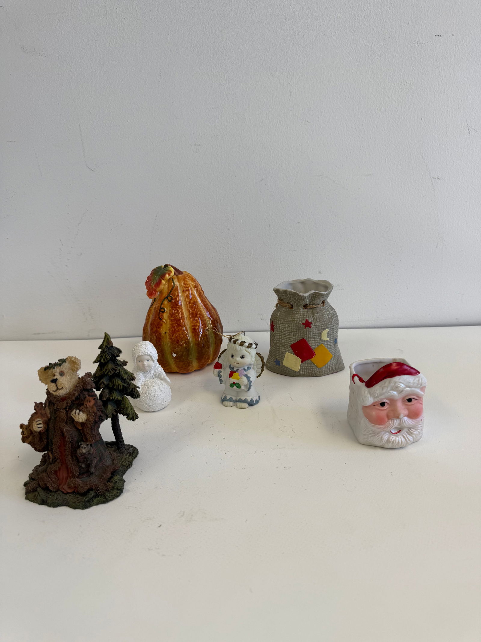 Lot of Assorted Figurines: Lot of Assorted figurines