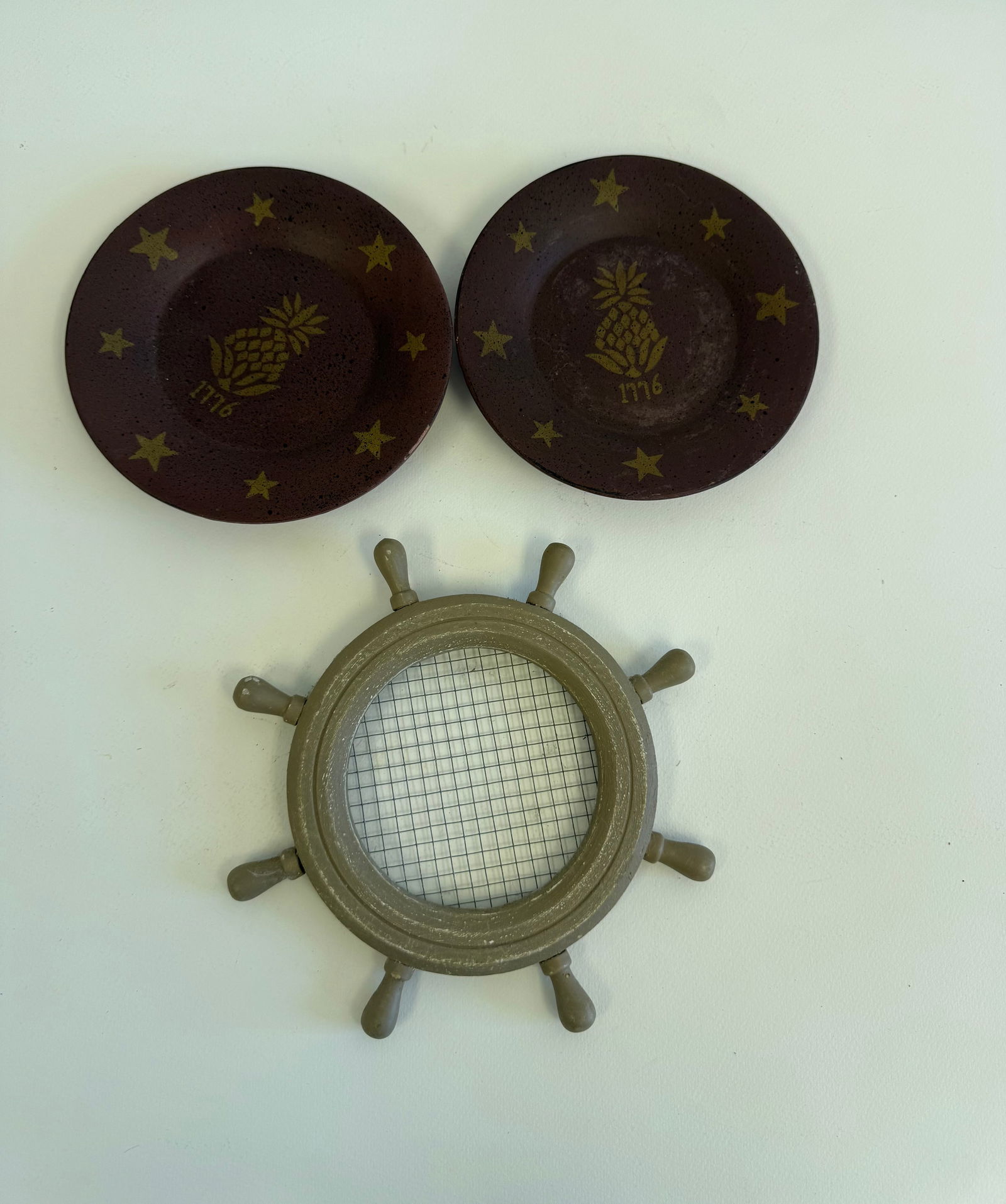 3 items 2 coaster and 1 wooden Helm: 3 items 2 coaster and 1 wooden Helm