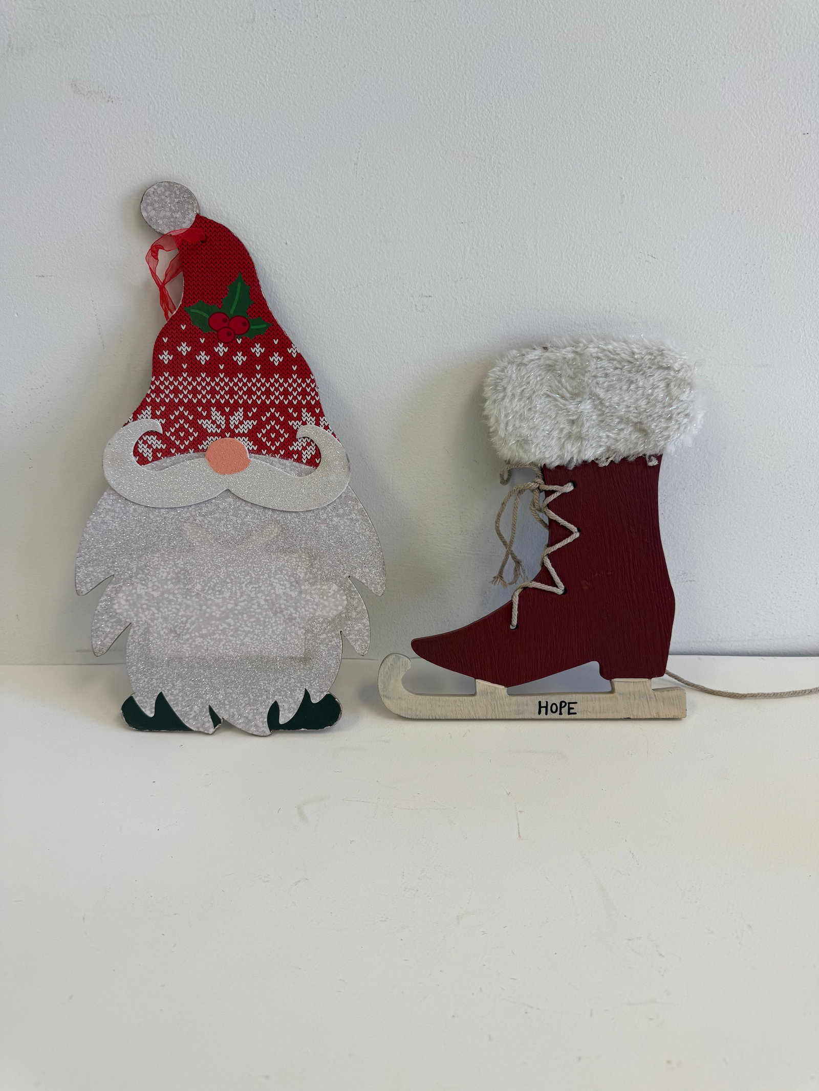 Christmas Ornaments: Christmas ornaments These are part of the estate sale and we do not have a COA. All lots offered in our auctions are sold strictly on an "AS IS" basis. Any descriptions regarding an item’s